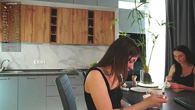 Anny Molly online show from 11/21/25, 06:12