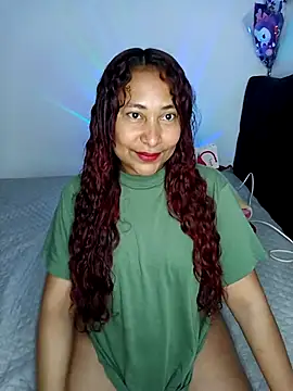 Snapshot of zafiro_93 chatting on 09/20/25, 03:39 zafiro 93 online show from 09/20/25, 03:39