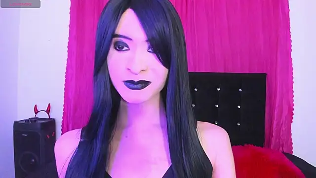 Snapshot of cutenaked_8 chatting on 06/17/26, 12:00 cutenaked 8 online show from 06/17/26, 12:00