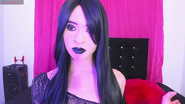 Snapshot of cutenaked_8 chatting on 06/18/26, 12:53 cutenaked 8 online show from 06/18/26, 12:53