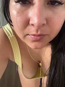 Snapshot of evelyn_1702 chatting on 09/22/25, 07:09 evelyn 1702 online show from 09/22/25, 07:09