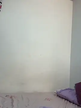 Snapshot of evelyn_1702 chatting on 10/19/25, 06:21 evelyn 1702 online show from 10/19/25, 06:21