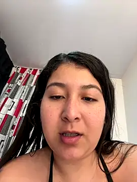 Snapshot of evelyn_1702 chatting on 10/14/25, 09:58 evelyn 1702 online show from 10/14/25, 09:58