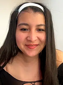 Snapshot of evelyn_1702 chatting on 11/08/25, 09:40 evelyn 1702 online show from 11/08/25, 09:40