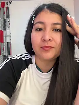 Snapshot of evelyn_1702 chatting on 11/02/25, 08:14 evelyn 1702 online show from 11/02/25, 08:14