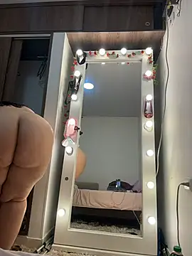 evelyn 1702 online show from 04/10/26, 01:40