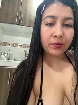 Snapshot of evelyn_1702 chatting on 10/18/25, 08:00 evelyn 1702 online show from 10/18/25, 08:00