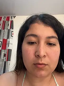 Snapshot of evelyn_1702 chatting on 11/25/25, 10:43 evelyn 1702 online show from 11/25/25, 10:43