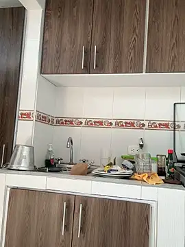 Snapshot of evelyn_1702 chatting on 09/21/25, 06:46 evelyn 1702 online show from 09/21/25, 06:46