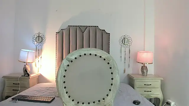 LanaFerrer online show from 12/04/25, 07:46