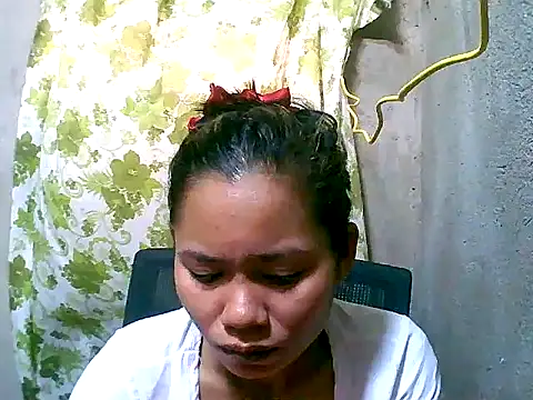 Snapshot of Sweeetgurll chatting on 10/17/25, 01:31 Sweeetgurll online show from 10/17/25, 01:31