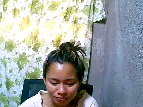Snapshot of Sweeetgurll chatting on 09/15/25, 12:44 Sweeetgurll online show from 09/15/25, 12:44