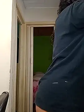 Snapshot of A_maddy chatting on 10/17/25, 02:30 A maddy online show from 10/17/25, 02:30