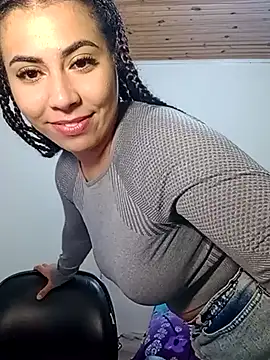 Snapshot of A_maddy chatting on 10/21/25, 01:05 A maddy online show from 10/21/25, 01:05