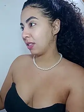 Snapshot of A_maddy chatting on 11/18/25, 02:38 A maddy online show from 11/18/25, 02:38