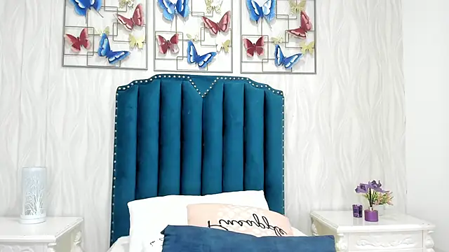 Snapshot of Alison_Carde05 chatting on 10/27/25, 07:48 Alison Carde05 online show from 10/27/25, 07:48