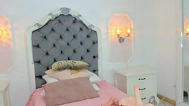 Snapshot of Alison_Carde05 chatting on 09/19/25, 07:51 Alison Carde05 online show from 09/19/25, 07:51