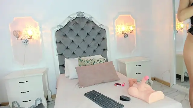 Snapshot of Alison_Carde05 chatting on 09/13/25, 07:14 Alison Carde05 online show from 09/13/25, 07:14