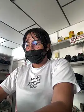 Kyra  Rose online show from 12/17/25, 06:57