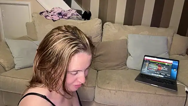 amberrose094 online show from 12/02/25, 09:16