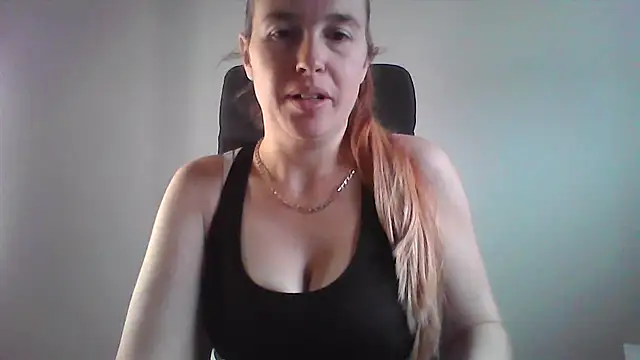 Snapshot of amberrose094 chatting on 10/18/25, 10:50 amberrose094 online show from 10/18/25, 10:50