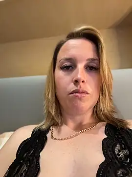 amberrose094 online show from 05/18/26, 07:07