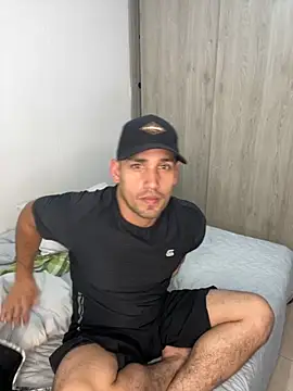 Snapshot of gerardollovera chatting on 10/29/25, 01:15 gerardollovera online show from 10/29/25, 01:15