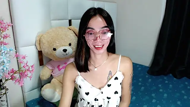 Snapshot of diamondnaked_ chatting on 09/08/25, 05:45 diamondnaked online show from 09/08/25, 05:45
