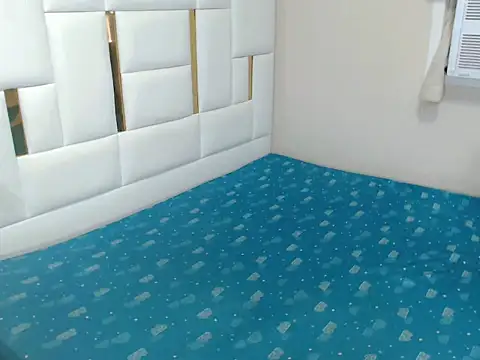 Snapshot of diamondnaked_ chatting on 10/18/25, 10:12 diamondnaked online show from 10/18/25, 10:12