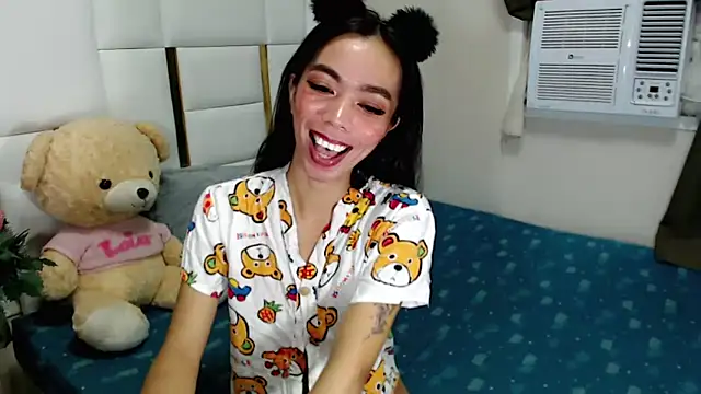 Snapshot of diamondnaked_ chatting on 10/13/25, 07:37 diamondnaked online show from 10/13/25, 07:37