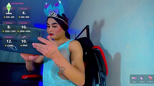 Natasha clifford online show from 11/12/25, 09:24