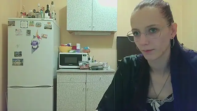 Snapshot of Lucy_Divine chatting on 09/27/25, 10:27 Lucy Divine online show from 09/27/25, 10:27