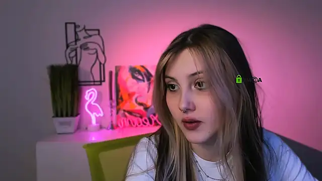 luna tin online show from 11/28/25, 07:03