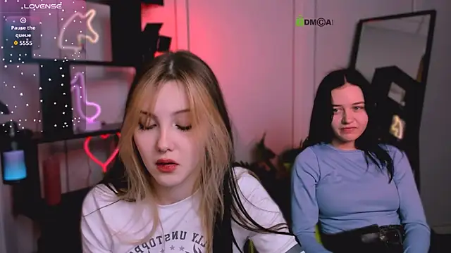 luna tin online show from 11/26/25, 05:51