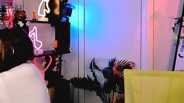 luna tin online show from 11/02/25, 02:16