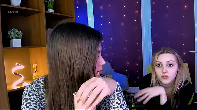 luna tin online show from 12/14/25, 02:44