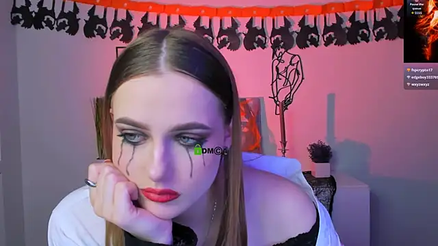 luna tin online show from 10/31/25, 02:19