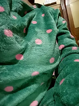 Snapshot of angry_couplez chatting on 01/16/26, 05:28 angry couplez online show from 01/16/26, 05:28