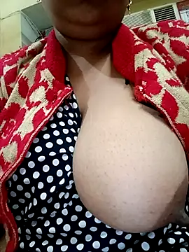 Snapshot of angry_couplez chatting on 02/02/26, 07:18 angry couplez online show from 02/02/26, 07:18