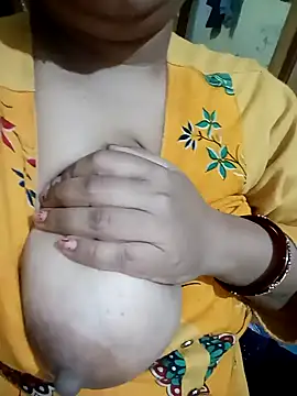 Snapshot of angry_couplez chatting on 01/18/26, 01:09 angry couplez online show from 01/18/26, 01:09