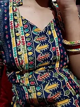 Snapshot of sweet_parul chatting on 11/08/25, 06:50 sweet parul online show from 11/08/25, 06:50