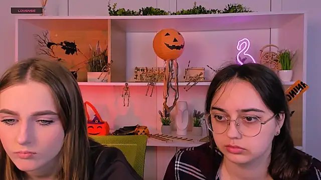 aria moo online show from 11/03/25, 12:09