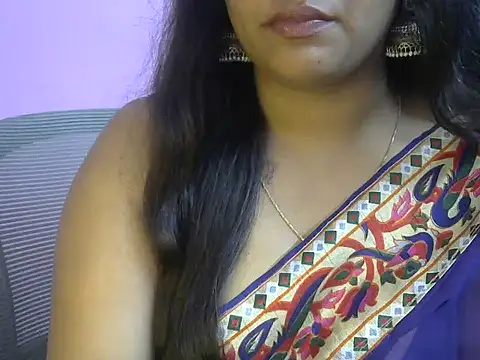 Queenxxx98 online show from 03/24/26, 07:36