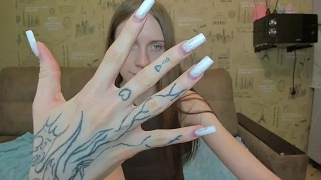 Kelly Gerzikaa online show from 11/02/25, 06:51