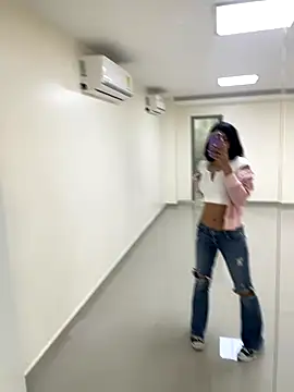 Snapshot of MaskedGirl_ chatting on 11/18/25, 04:43 MaskedGirl online show from 11/18/25, 04:43