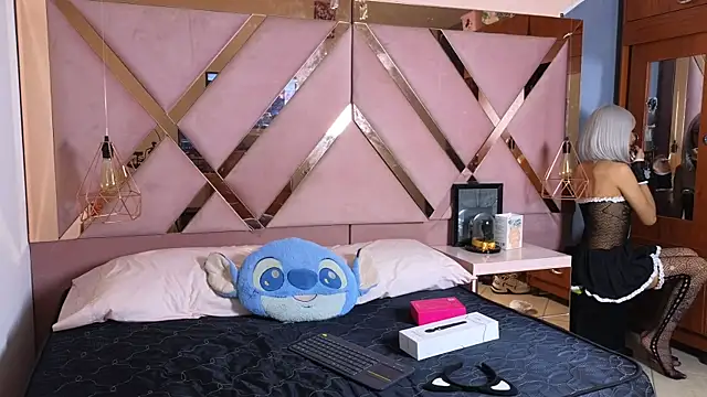 Sophia moo  online show from 10/02/25, 05:22