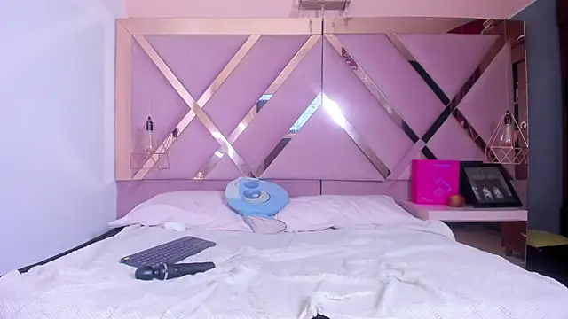 Sophia moo  online show from 04/12/26, 04:38