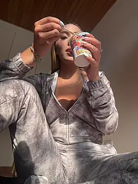 nikolevoshkie  online show from 12/15/25, 08:58