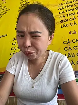 Snapshot of han-cute chatting on 10/09/25, 04:02 han-cute online show from 10/09/25, 04:02