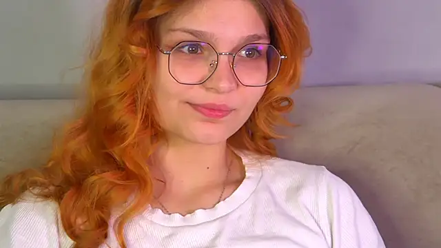 Snapshot of BellaMarebelle chatting on 09/27/25, 04:18 BellaMarebelle online show from 09/27/25, 04:18